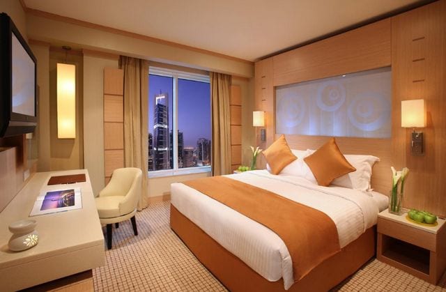 يُعد شارع الشيخ زايد من أولى وجهات السياحة في دبي لذا إليك أفضل فنادق شارع زايد دبي