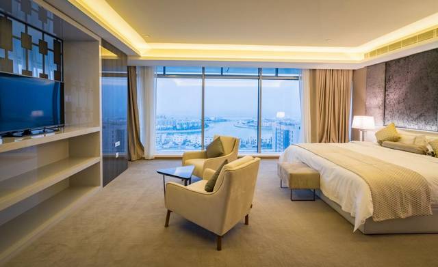 يتميّز فندق ذا غروف البحرين  بموقع مُميّز وفريق عمل محترف لذلك صٌنف من أفضل فنادق البحرين خمس نجوم
