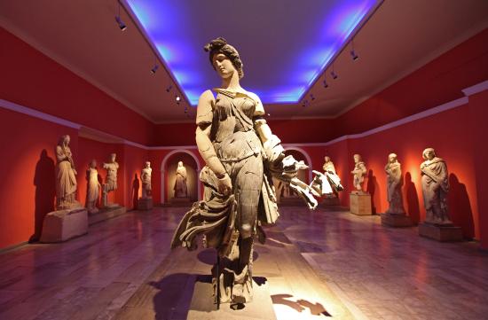 متحف انطاليا الاثري من اهم متاحف انطاليا تركيا