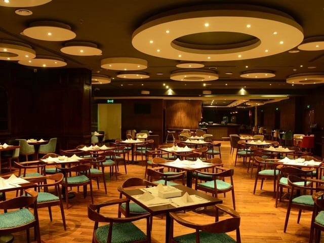 يوفر فندق اتيرام بريمير البحرين مرافق مميزة منها ثلاث مطاعم تقدم أشهى المأكولات العالمية
