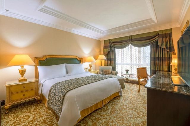فندق جي دبليو ماريوت الكويت أحد أفخم و أفضل فنادق الكويت حيث يحتوي على غُرف بمساحات واسعة