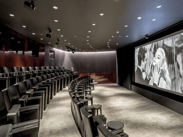 مراجعه عن فندق بولغاري لندن يوفر فندق بولغاري في لندن مرافق ترفيهية متعددة منها السينما والصالات الرياضية