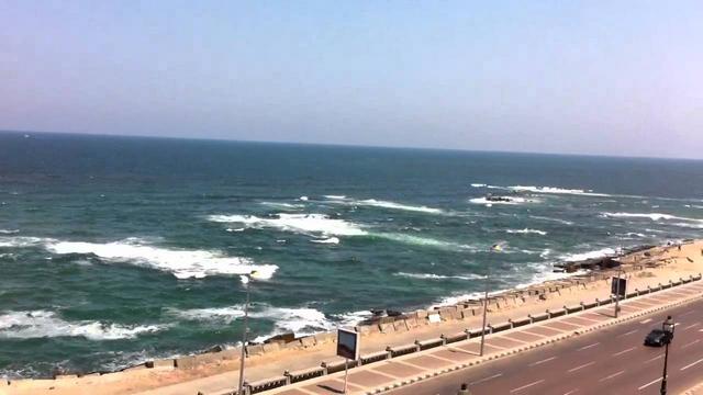 شاطئ كليوباترا بالاسكندرية