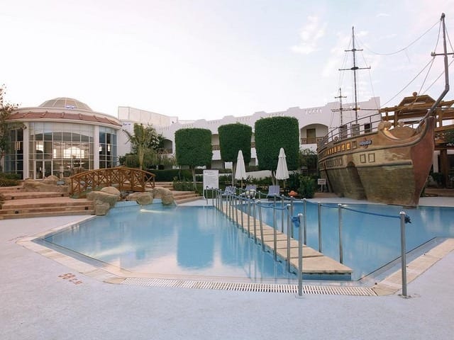مسبح رائع في فندق سيرين ايلاند اكوا بارك شرم الشيخ 4 نجوم