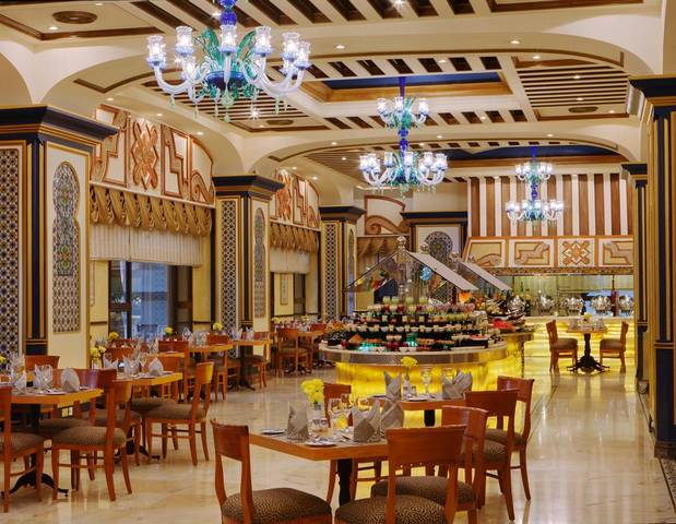 يتميّز فندق دار التوحيد مكة بالرُقي والفخامة في تصاميمه.
