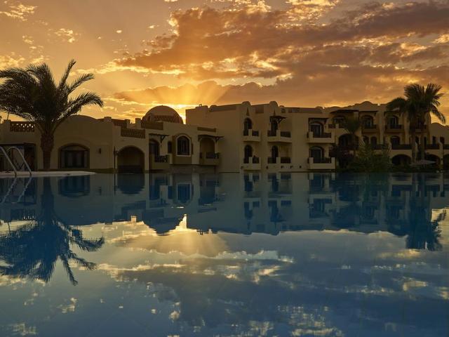 منظر غروب الشمس من فندق دوار العمدة في الجونة منظر غروب الشمس من فندق دوار العمدة في الجونة