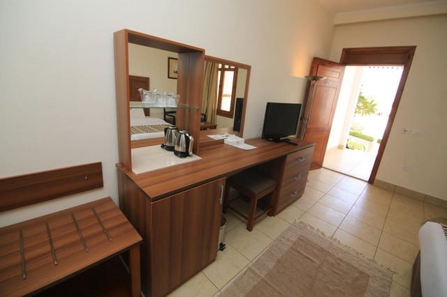 فندق كلوب ريف هو فندق 4 نجوم شرم الشيخ الذي يُقدّم عِدّة مسابح وأنشطة بحرية عديدة.
