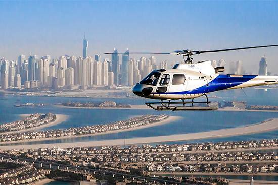 جولة بالمروحية حول الاماكن السياحية في  دبي ، حيث تقوم بزيارة اجمل الاماكن السياحية في دبي ولكن من مكان اعلى