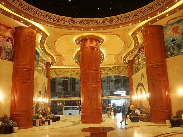 إطلالة مدخل فندق الارض المتميزة مكة المكرمة الفخمة والأنيقة