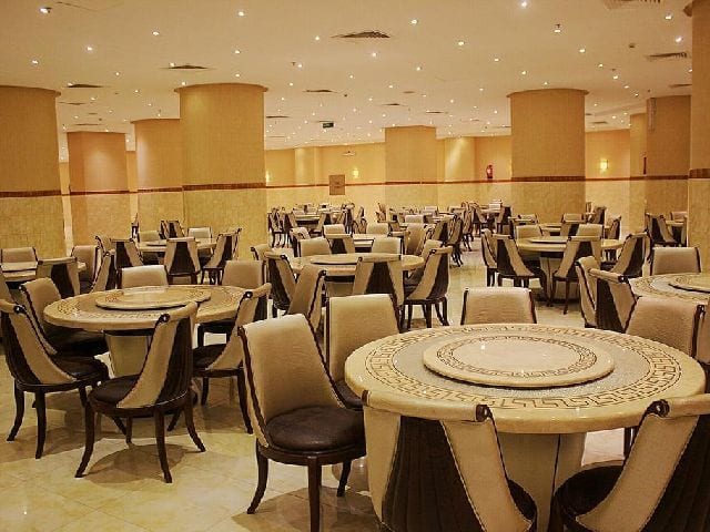 قاعة الاجتماعات في فندق الارض المتميزة شارع التيسير مكة