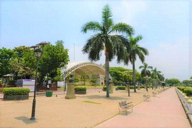 حديقة ريزال في مدينة مانيلا الفلبين