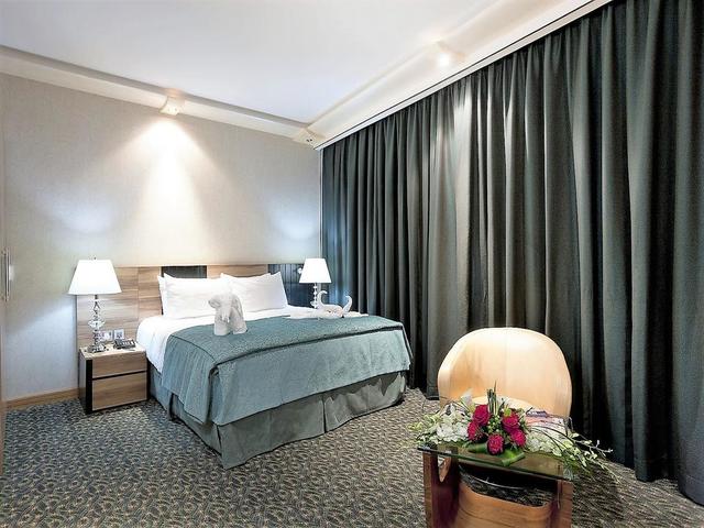 اختر فندقاً مميزاص في المنامة يجمع بين تصميم كلاسيكي حديث و غرف واسعة. اختر فندق اليت كريستال البحرين.