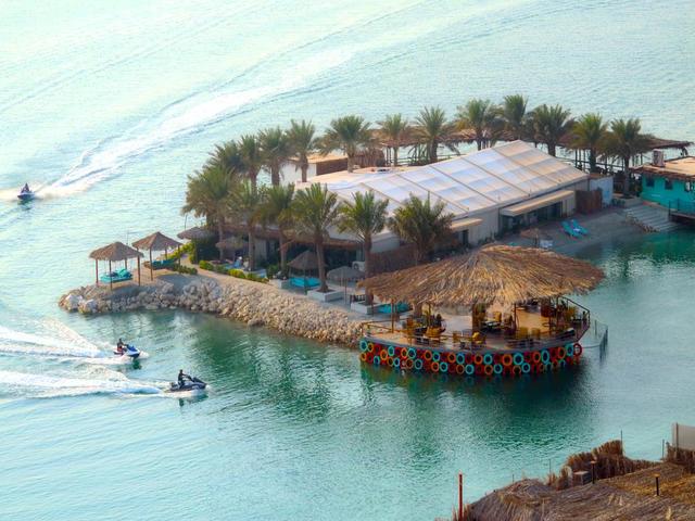 استمتع الإطلالات الساحرة في لاغونا بيتش البحرين واحد من اجمل فنادق المنامة.