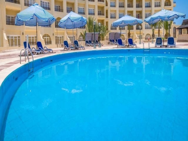 يصم فندق ميريت الغردقة مسابح خارجية يصم فندق ميريت الغردقة مسابح خارجية