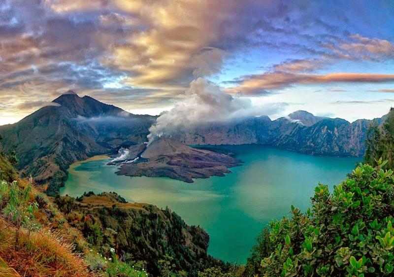 جبل رينجاني من اهم الاماكن السياحية في لومبوك اندونيسيا