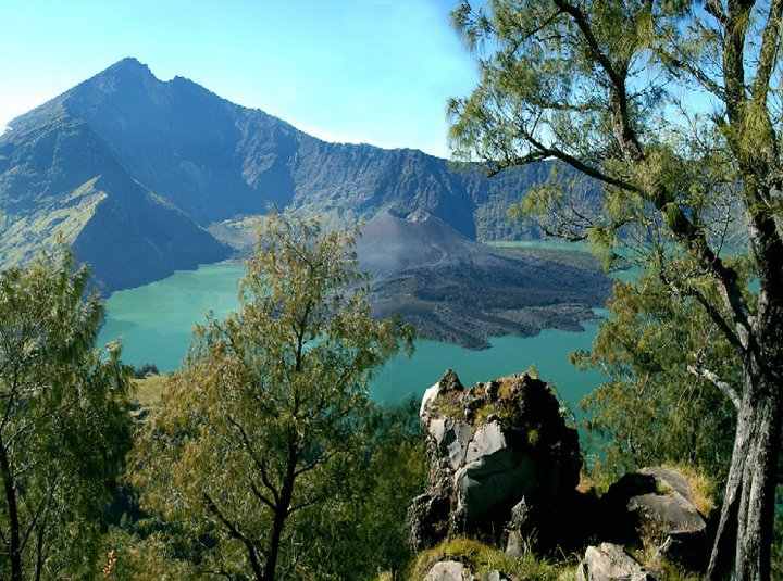 جبل رينجاني من اهم الاماكن السياحية في لومبوك اندونيسيا