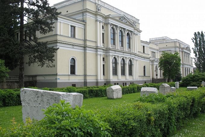 المتحف الوطني للبوسنة والهرسك من اجمل الاماكن السياحية في سراييفو