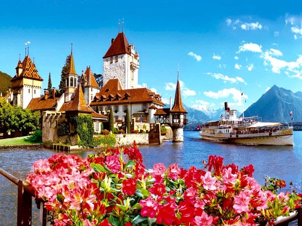 قلعة اوبرهوفن من اهم الاماكن السياحية في انترلاكن سويسرا