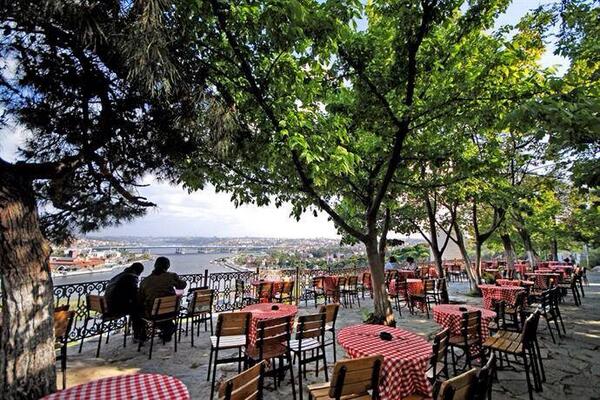مقهى بيرلوتي من أفضل مقاهي اسطنبول التي ننصحكك بها