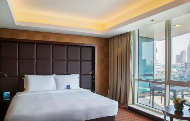 فندق راديسون دبي من أفضل خيارات الإقامة في دبي للعائلات.