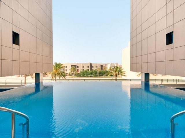 اكتشف فندق واجنحة رمادا امواج البحرين بمرافق عالية الجودة