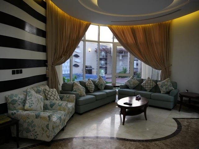 جلسة رائعة في شاليه صغير في الرياض تطل على المسبح جلسة رائعة في شاليه صغير في الرياض تطل على المسبح