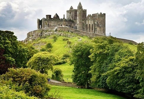 قلعة صخرة كاشيل من أفضل الاماكن السياحية في  ايرلندا دبلن