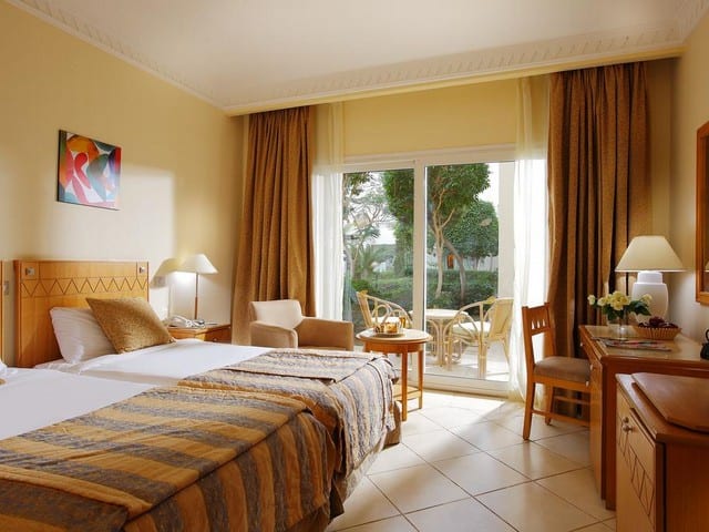 يتميز فندق سيرا شرم الشيخ بأماكن إقامته الفسيحة والمناسبة للعائلات
