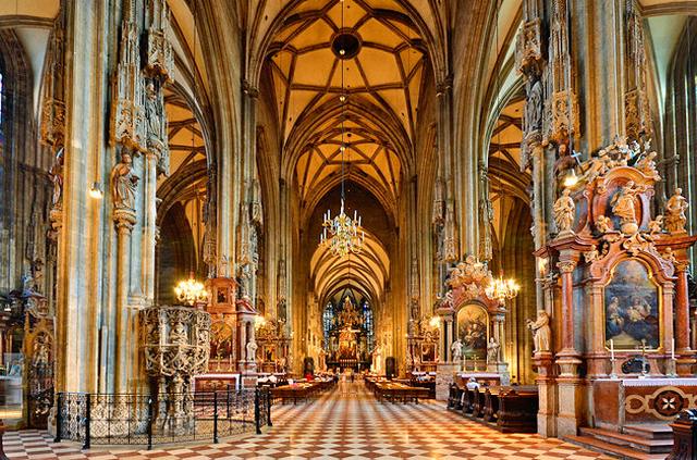 كاتدرائية سانت ستيفن في مدينة فيينا النمساوية