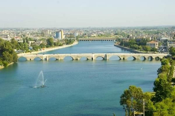 الجسر الحجري في اضنة من اهم الاماكن السياحية في اضنة
