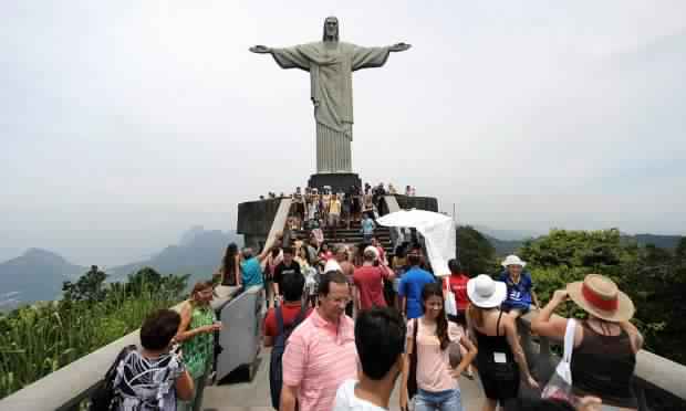 تمثال المسيح الفادي في مدينة ريو دي جانيرو البرازيلية