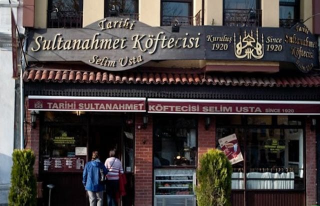 مطعم السلطان احمد من مطاعم اسطنبول التي ننصحكك بتجربتها