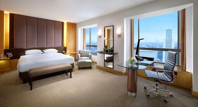 نوافذ كبيرة وغُرف مُريحة في أفضل فنادق جاكرتا خمس نجوم