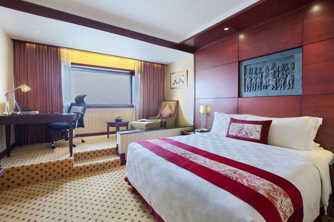 منطقة عمل رائعة في غُرف أفضل فنادق جاكرتا 5 نجوم