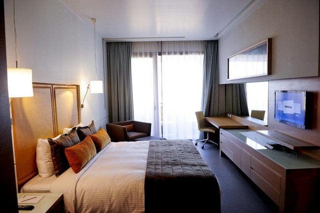 فندق في لبنان يمنحك إقامة مٌميزة بغُرف مفروشة برُقي.