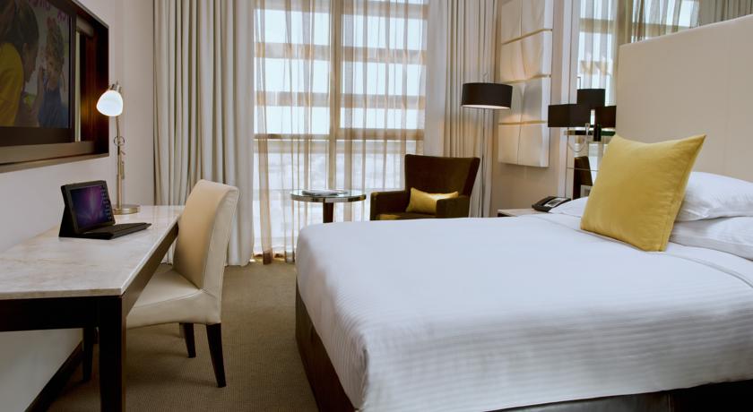 فندق سنترو المنهل باي روتانا يتميز هذا الفندق الانيق بموقعه المركزي في ابوظبي مما جعله احدى اجمل فنادق ابوظبي ذو 3 نجوم