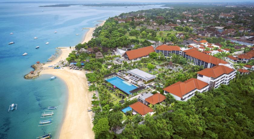 يعد فندق فيرمونت سانور شاطئ بالي من اجمل الفنادق في بالي اندونيسيا الشاطئية