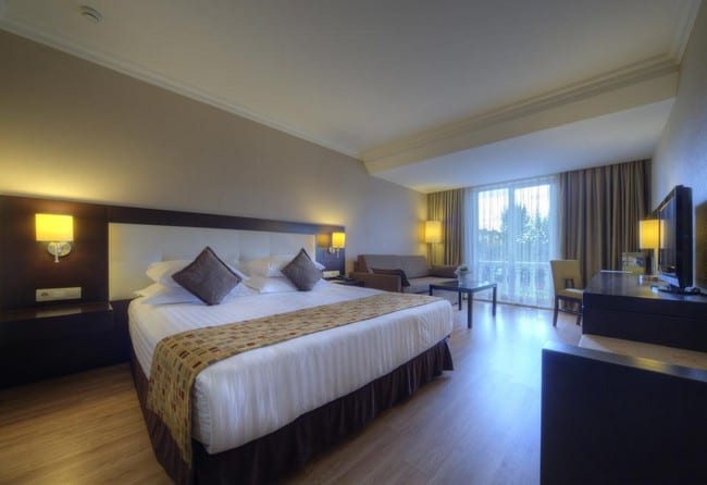 مراجعه عن فندق بارسيلو اسطنبول barcelo hotel istanbul rooms 3 - مراجعه عن فندق بارسيلو اسطنبول