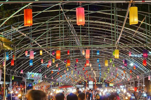 أفضل 3 انشطة عند زيارة السوق الليلي في شنغماي تايلاند