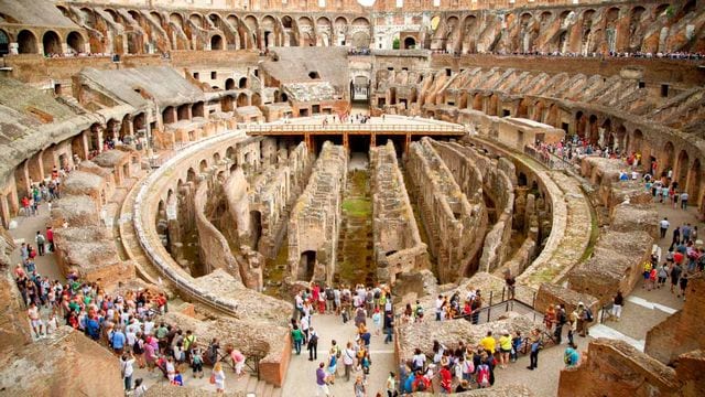 الكولوسيوم في روما ، من اشهر الاماكن السياحية في روما ايطاليا