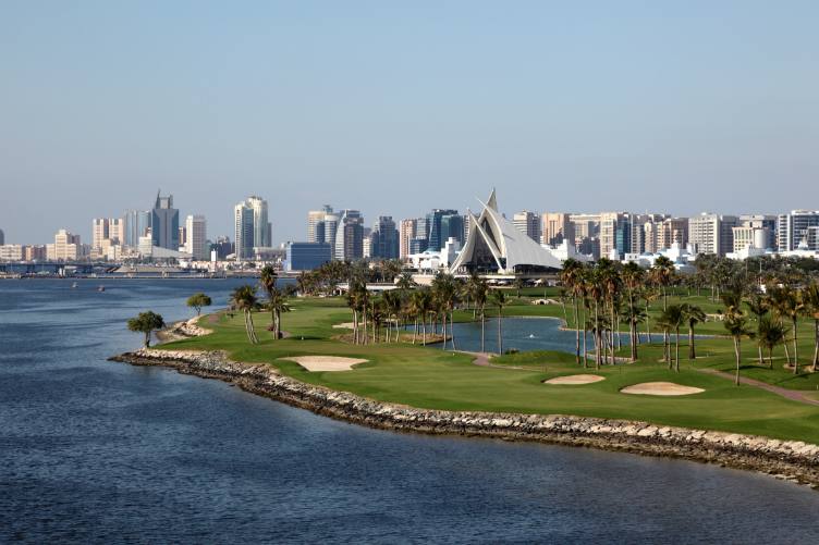 خور دبي من اجمل الاماكن السياحية في الامارات دبي