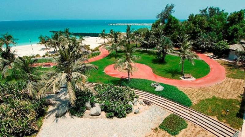 شاطئ نادي دبي للسيدات من افخر الشواطئ في دبي المخصصة للنساء فقط