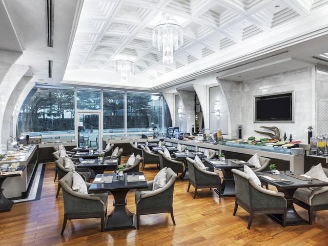 يضُم  فندق تيرمنال 21 بانكوك مطعماً مميزاً يُقدّم أطباق عالمية