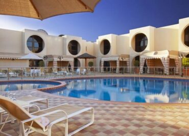 holiday inn yanbu 4 370x265 - مراجعه عن فندق هوليدي ان ينبع في السعودية