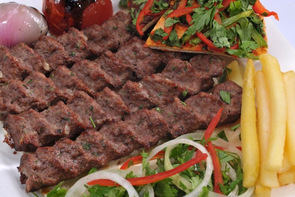 kabab-meat @FLIKR.COM مطاعم حلال في قارمش