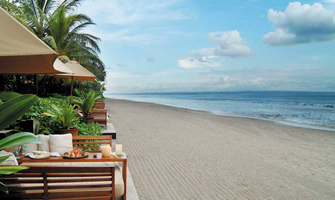 شاطئ كوتا بالي من اجمل الاماكن السياحية في جزيرة بالي اندونيسيا