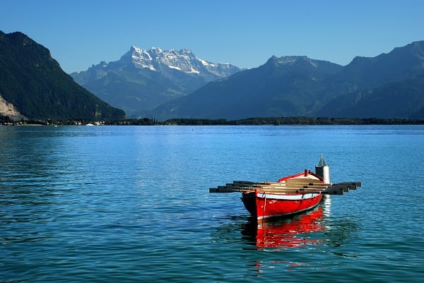 بحيرة ليمان جنيفا من اهم الاماكن السياحية في  جنيف سويسرا