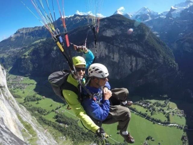 @TripAdvisor ركوب المظلات في لوتربرونن في سويسرا