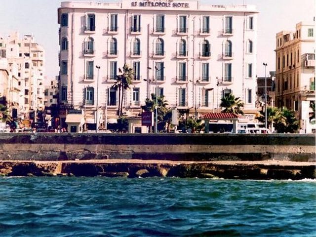 ينفرد فندق متروبول الاسكندرية بمبنى عتيق يعود تاريخه الى القرن الثامن عشر ينفرد فندق متروبول الاسكندرية بمبنى عتيق يعود تاريخه الى القرن الثامن عشر