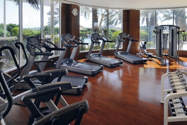 يتوفر في موقع فندق موفنبيك بالبحرين مركز للياقة البدنية مجهز بأحدث الاجهزة